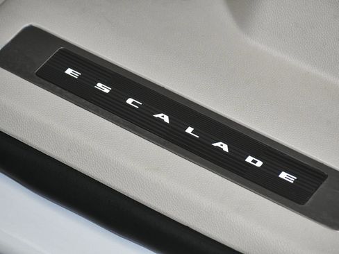 Used 2022 Cadillac Escalade Sport Platinum AWD/4WD image 13