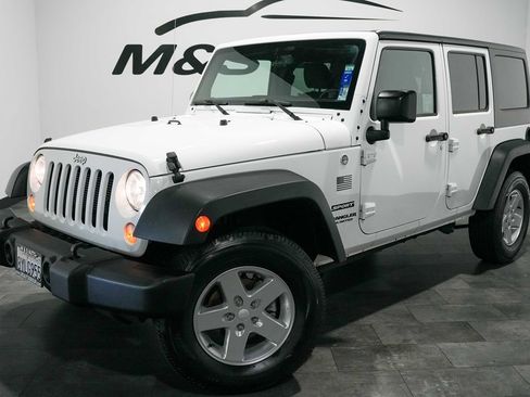 Used 2015 Jeep Wrangler Unlimited Sport w/ Quick Order Package 24S AWD/4WD image 2