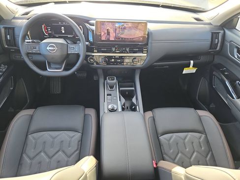 New 2026 Nissan Pathfinder Platinum AWD/4WD image 18