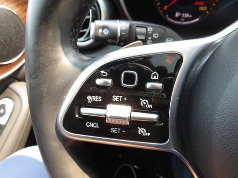 Used 2022 Mercedes-Benz GLC 300 4MATIC image 11