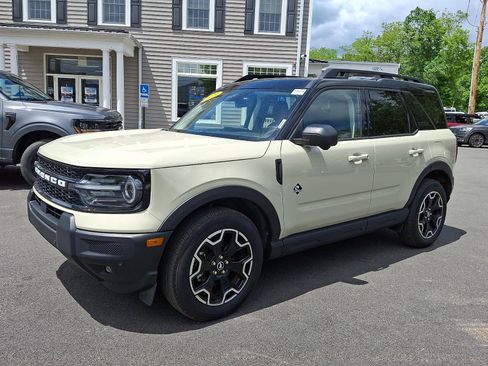 Used 2025 Ford Bronco Sport Outer Banks w/ Outer Banks Tech Package+ AWD/4WD image 1