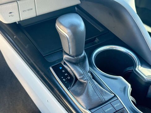 Used 2018 Toyota Camry XLE image 24