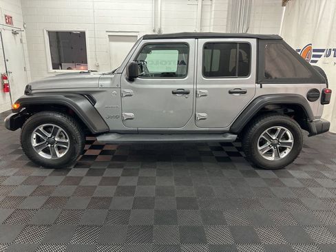 Used 2018 Jeep Wrangler Unlimited Sahara image 6