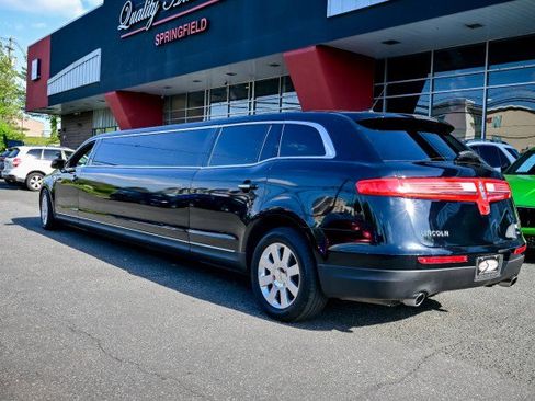 Used 2016 Lincoln MKT AWD image 5