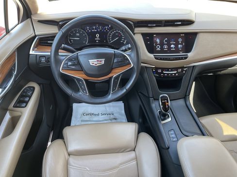 Used 2017 Cadillac XT5 Platinum w/ Driver Assist Package image 2