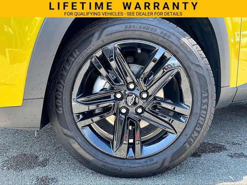 Used 2024 Chevrolet Trax ACTIV w/ Sunroof Package FWD image 4