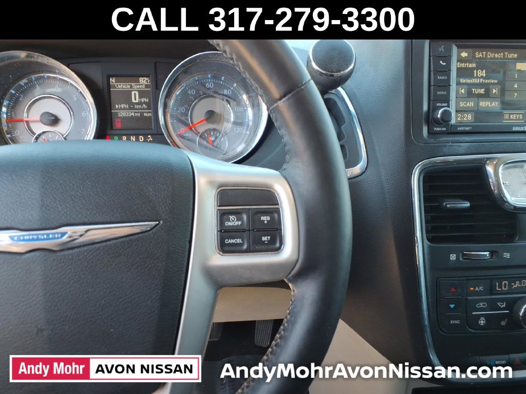 Used 2016 Chrysler Town & Country Touring-L FWD image 26