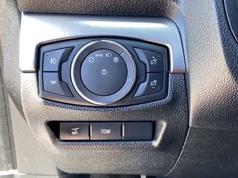 Used 2018 Ford Explorer XLT w/ Equipment Group 201A AWD/4WD image 26
