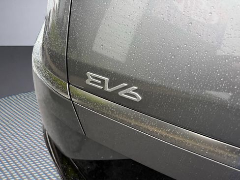 Used 2022 Kia EV6 Wind w/ Wind Technology Package AWD/4WD image 10