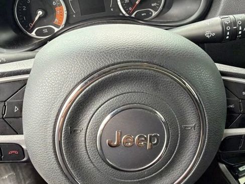 Used 2020 Jeep Renegade Latitude w/ Cold Weather Group AWD/4WD image 22