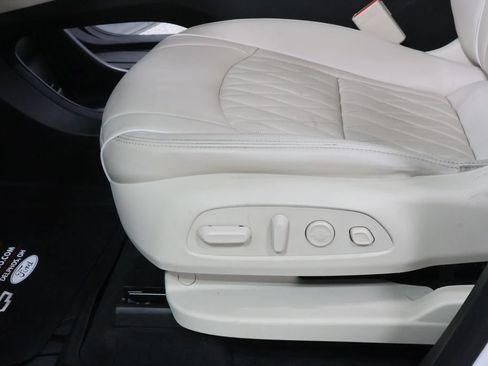 Used 2023 Buick Enclave Avenir w/ Avenir Technology Package AWD/4WD image 22