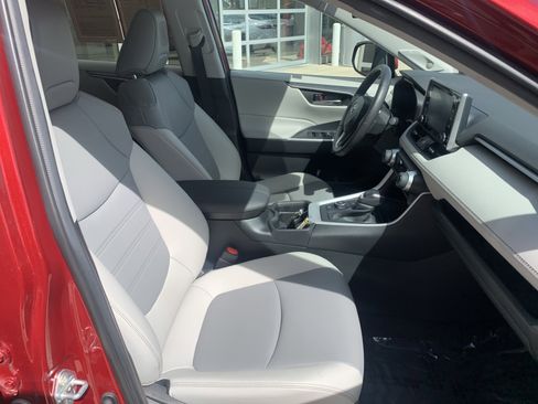 Certified 2021 Toyota RAV4 XLE Premium image 27