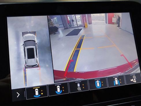 Used 2021 Chevrolet Equinox Premier image 23