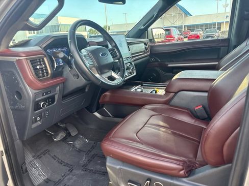 Used 2024 Ford Expedition Limited RWD image 15