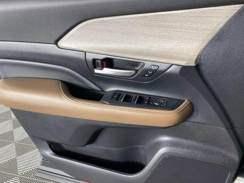 Used 2025 Toyota Grand Highlander Platinum image 25