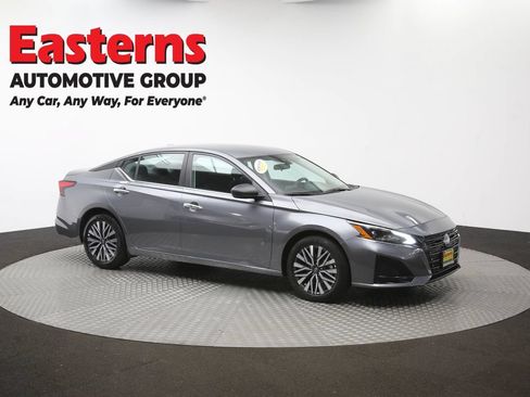 Used 2025 Nissan Altima 2.5 SV FWD image 47