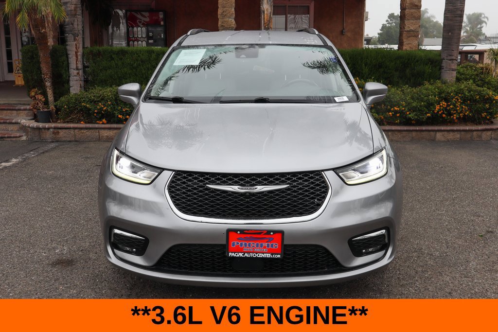 Used 2021 Chrysler Pacifica Touring-L FWD image 3