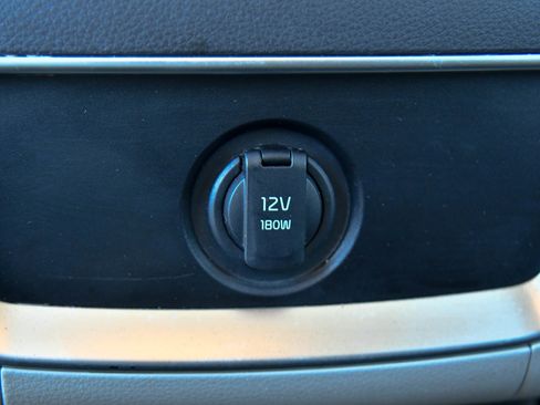 Used 2024 Kia Carnival LX FWD image 40