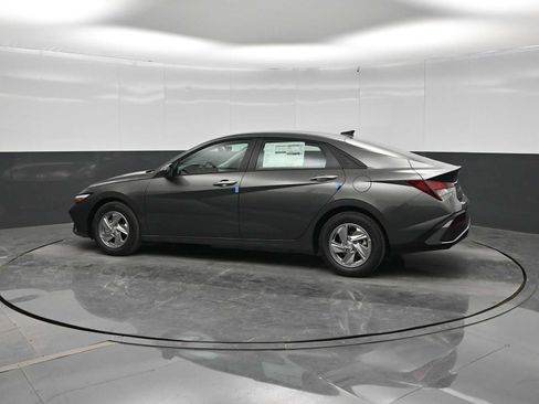 New 2026 Hyundai Elantra SE FWD image 5