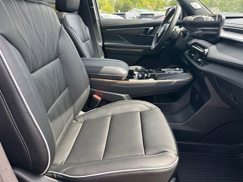 New 2026 Buick Enclave Avenir FWD image 14