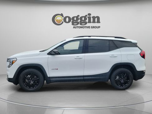 Used 2022 GMC Terrain AT4 w/ Infotainment Package II AWD/4WD image 2
