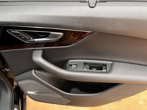 Used 2018 Audi Q7 3.0T Prestige w/ Prestige Package image 24