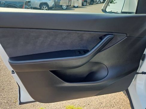 Used 2022 Tesla Model Y Performance AWD/4WD image 9