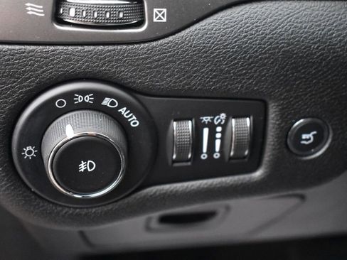 Used 2019 Jeep Cherokee Limited w/ Luxury Group AWD/4WD image 26