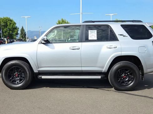 Used 2024 Toyota 4Runner TRD Off-Road Premium w/ Moonroof Package AWD/4WD image 5