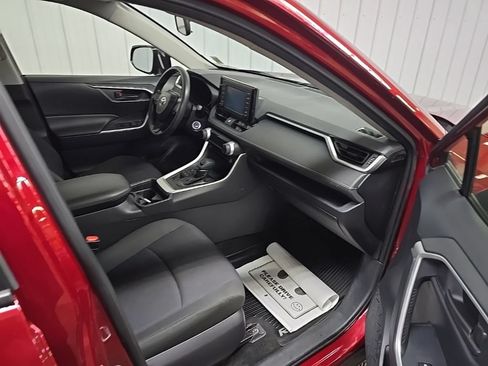 Used 2019 Toyota RAV4 LE w/ All Weather Liner Package AWD/4WD image 17