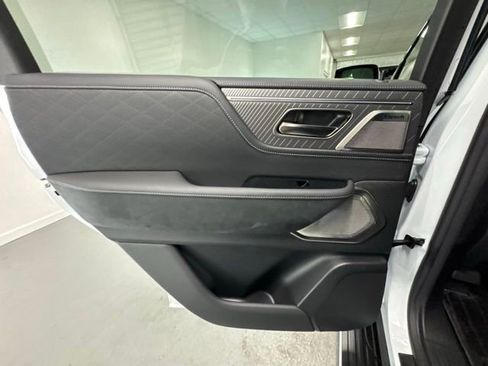 Used 2026 INFINITI QX80 Autograph w/ Premium Cargo Package image 9