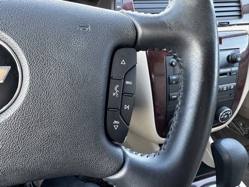 Used 2009 Chevrolet Impala LT w/ Luxury Edition Package image 20