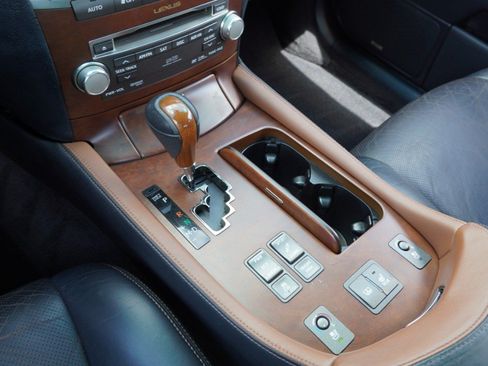 Used 2010 Lexus LS 460 w/ Sport Pkg RWD image 20