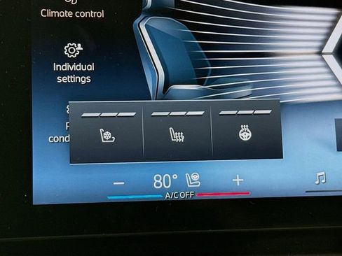 Used 2025 BMW 760i xDrive image 21