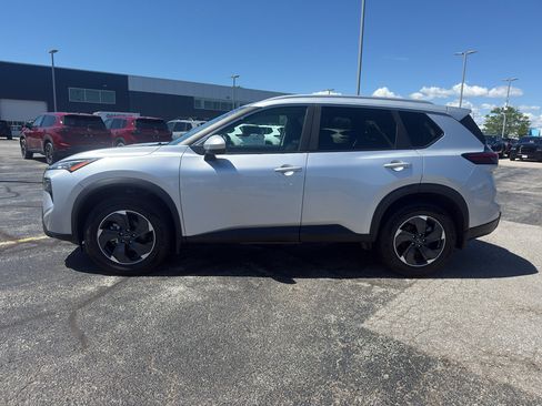 Certified 2024 Nissan Rogue SV w/ SV Premium Package AWD/4WD image 6