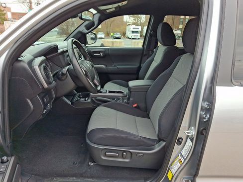 Used 2022 Toyota Tacoma TRD Sport image 13