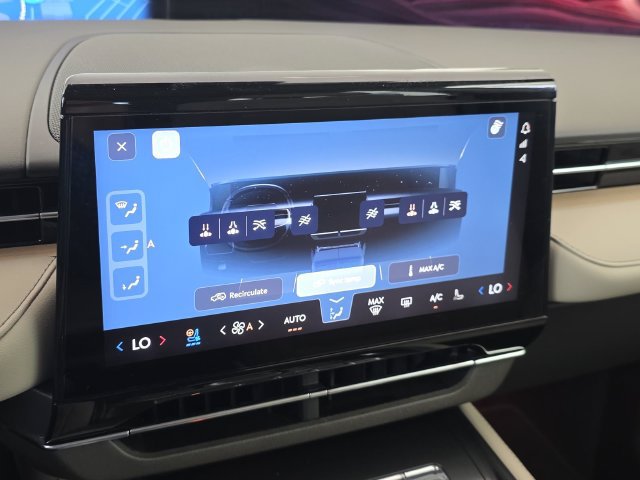 Used 2025 Lincoln Nautilus Reserve w/ Jet Appearance Package AWD/4WD image 20