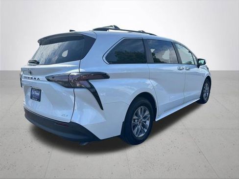 Certified 2026 Toyota Sienna XLE AWD/4WD image 8