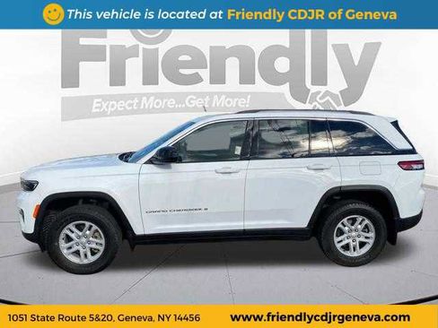 Used 2023 Jeep Grand Cherokee Laredo w/ Luxury Tech Group I image 8