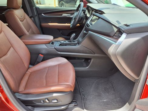 Used 2024 Cadillac XT5 Premium Luxury w/ Technology Package image 9
