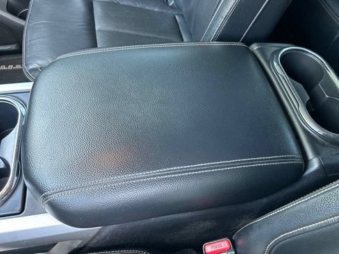 Used 2017 Nissan Titan SL AWD/4WD image 31