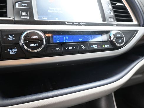 Used 2016 Toyota Highlander Limited image 14