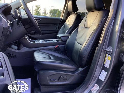 Used 2022 Ford Edge Titanium AWD/4WD image 16
