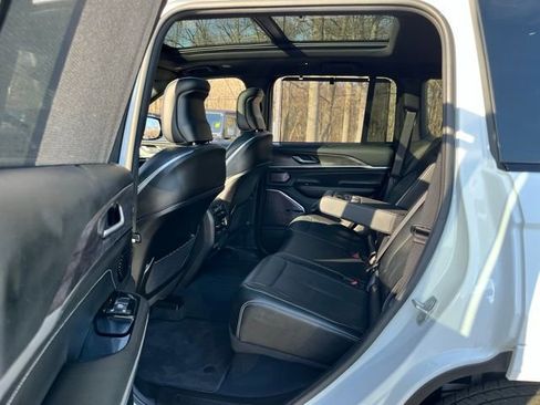 Used 2023 Jeep Grand Cherokee Overland w/ Luxury Tech Group IV image 22