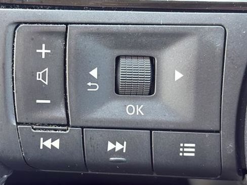 Used 2023 Nissan Rogue SV w/ SV Premium B Package image 31