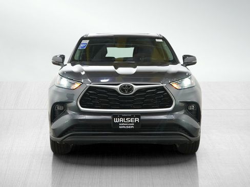 Used 2023 Toyota Highlander XLE AWD/4WD image 8