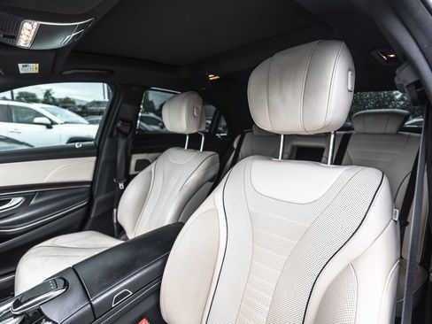 Used 2020 Mercedes-Benz S 560 Sedan image 24