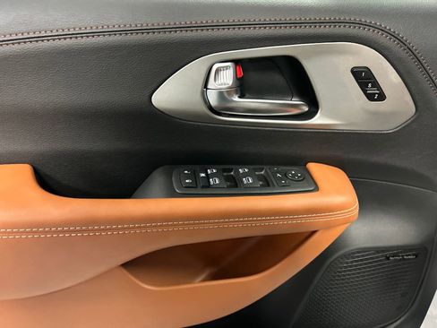 New 2026 Chrysler Pacifica Pinnacle image 12