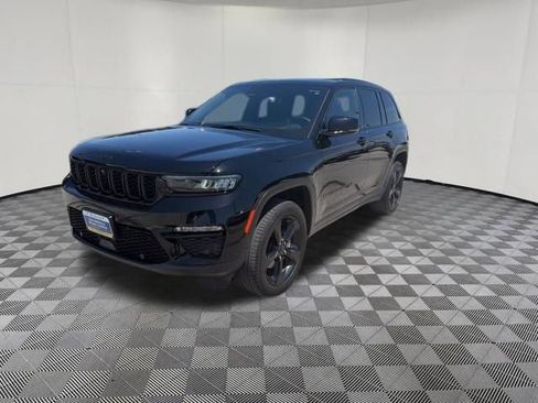 Used 2024 Jeep Grand Cherokee Limited w/ Luxury Tech Group II AWD/4WD image 13