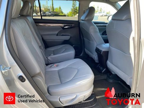 Used 2021 Toyota Highlander Platinum AWD/4WD image 21